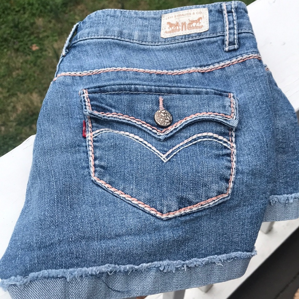Cute Levi’s Shorty Shorts
